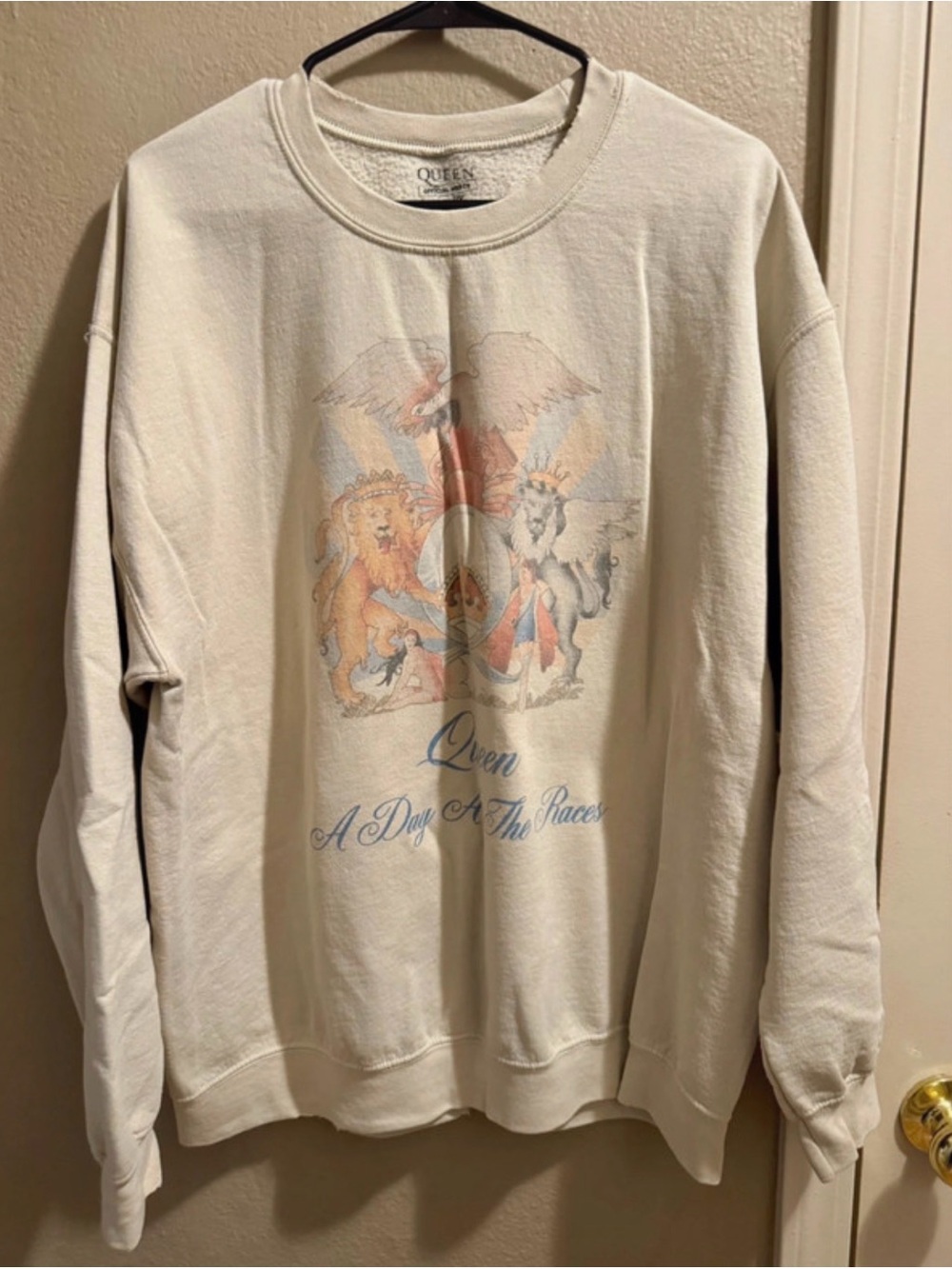 Queen 'A Day at the Races' Graphic Crewneck Sweater - Cream